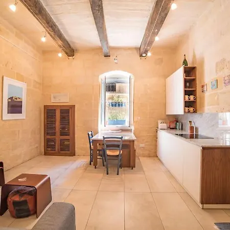 Ta- The Artist Apartment